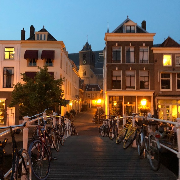 Meet your fellow Posher - Picture 2 of 4